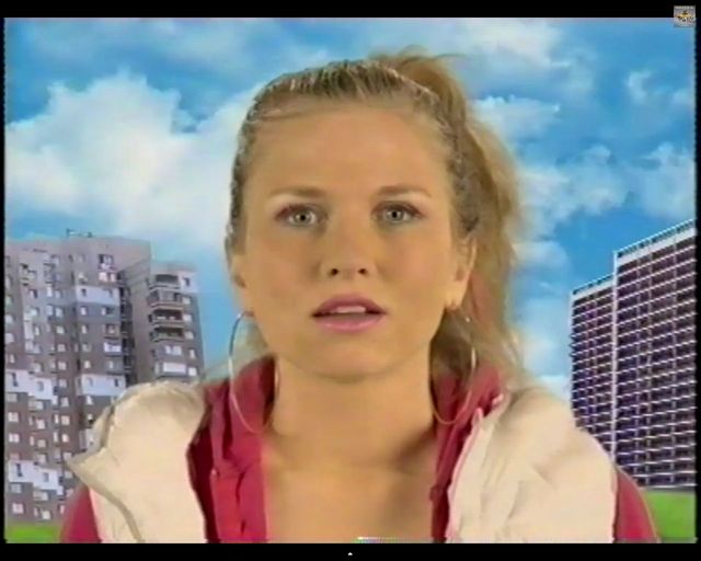 Anja Rubik jako dresiara w białych kozaczkach [VIDEO]