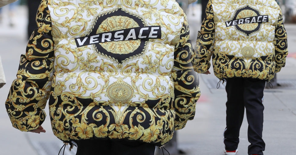 9-letni syn celebrytki w wypasionej kurtce Versace (ZDJĘCIA) 9-letni syn celebrytki w wypasionej kurtce Versace (ZDJĘCIA)