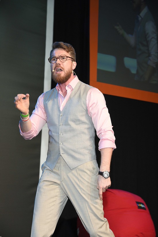 Mateusz Grzesiak - guru samorozwoju robi się lumberseksualny