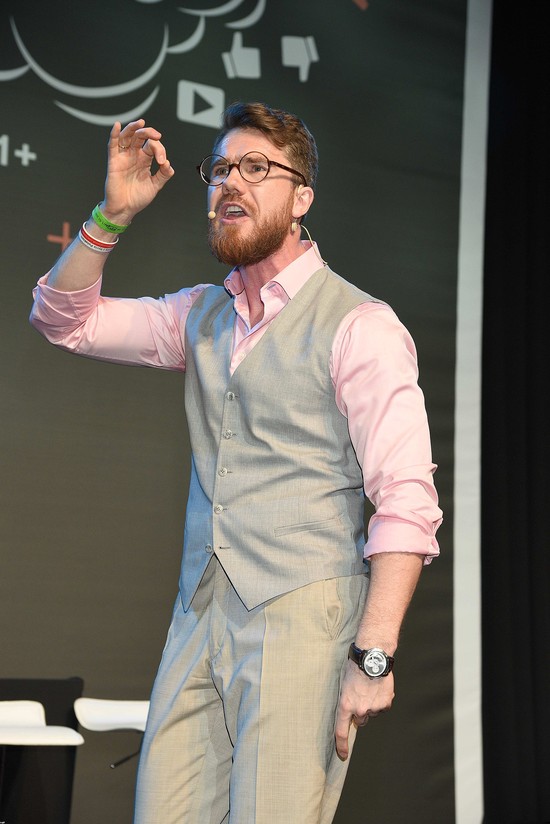 Mateusz Grzesiak - guru samorozwoju robi się lumberseksualny