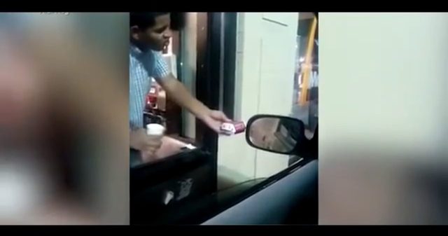 Sprzedawca w McDonald oblał wodą bezdomnego Sprzedawca w McDonald oblał wodą bezdomnego