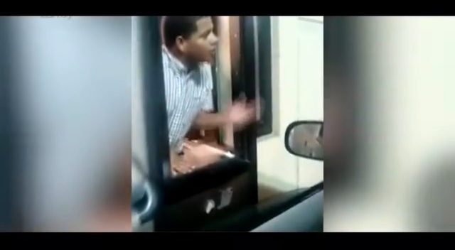 Sprzedawca w McDonald oblał wodą bezdomnego