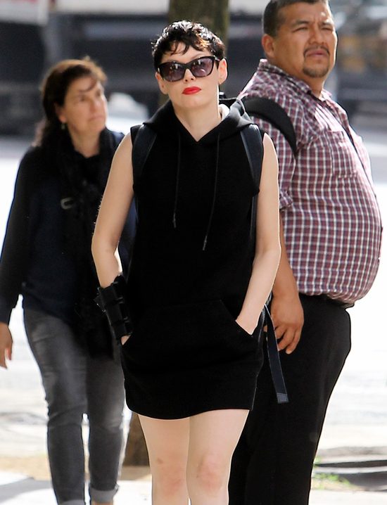 Rose McGowan jest ŁYSA (FOTO) Rose McGowan jest ŁYSA (FOTO)