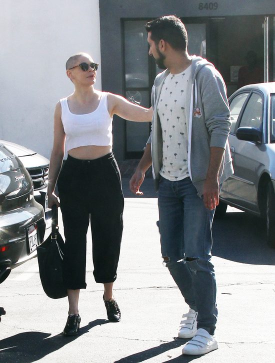 Rose McGowan jest ŁYSA (FOTO) Rose McGowan jest ŁYSA (FOTO)