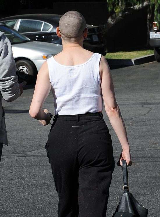 Rose McGowan jest ŁYSA (FOTO) Rose McGowan jest ŁYSA (FOTO)