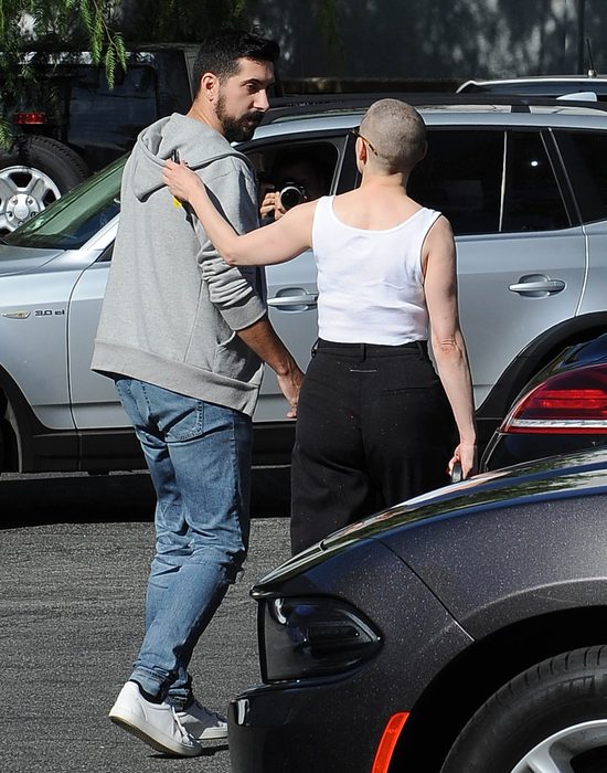 Rose McGowan jest ŁYSA (FOTO) Rose McGowan jest ŁYSA (FOTO)