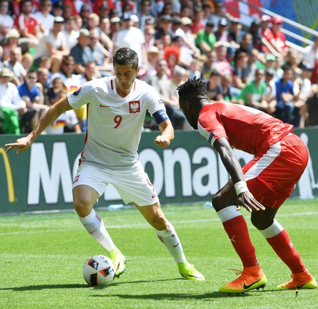 Gwiazdy i celebryci kibicują w meczu Polska - Portugalia Gwiazdy i celebryci kibicują w meczu Polska - Portugalia