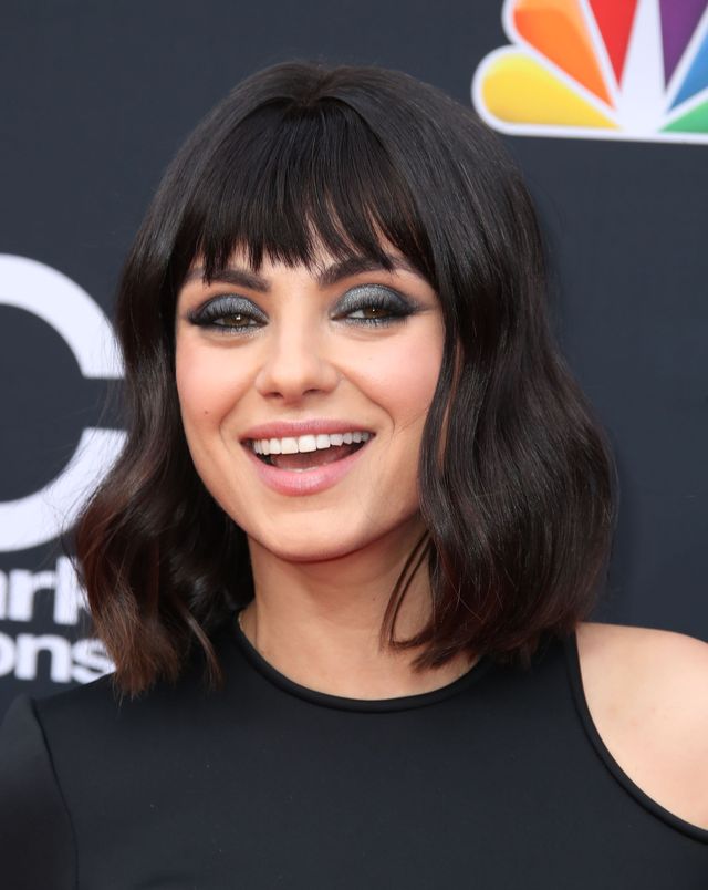 Mila Kunis obcięła grzywkę - wygląda STARO? (ZDJĘCIA) Mila Kunis obcięła grzywkę - wygląda STARO? (ZDJĘCIA)