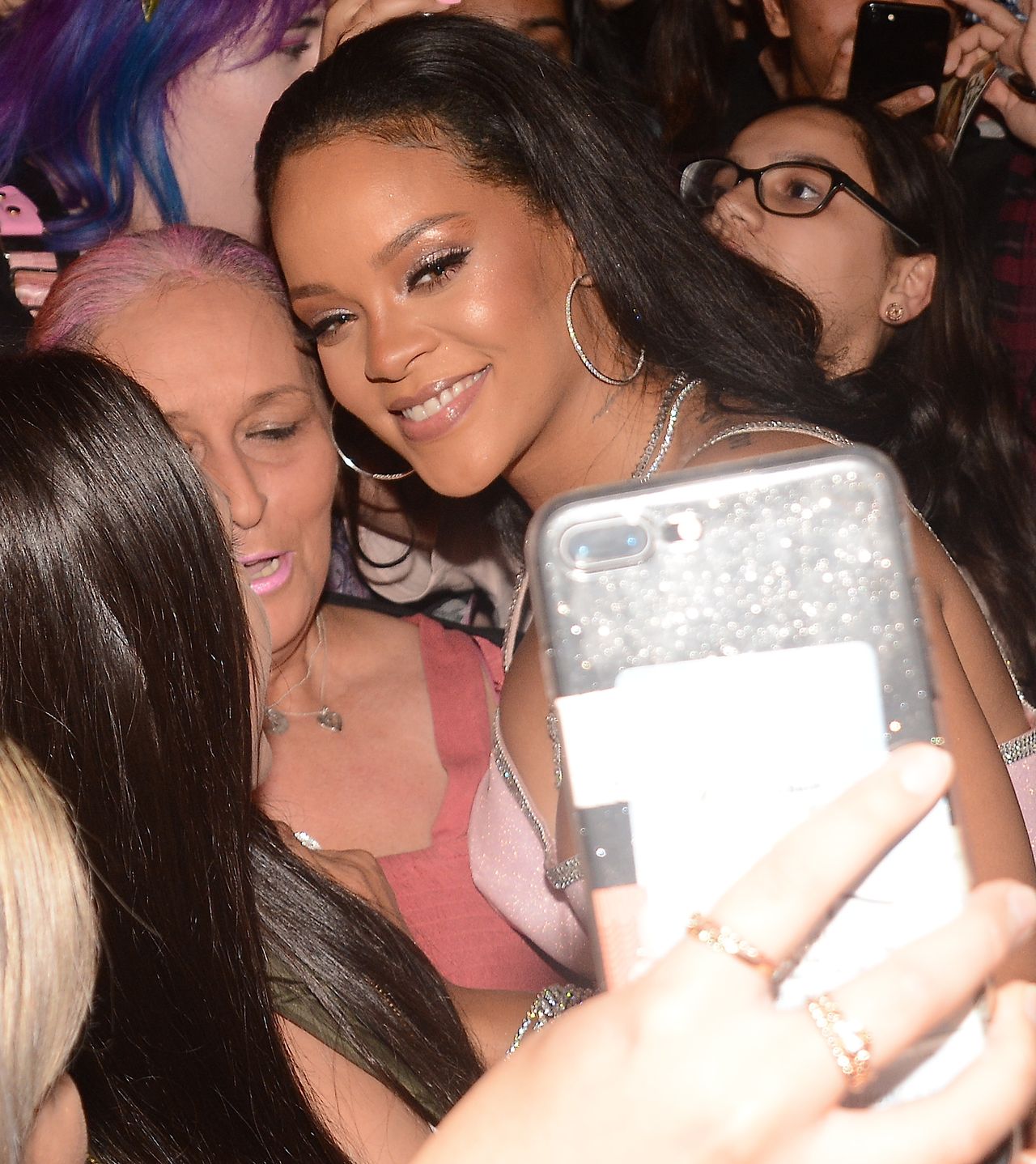 Rihanna w złotym bikini wypoczywa w Meksyku (ZDJĘCIA)