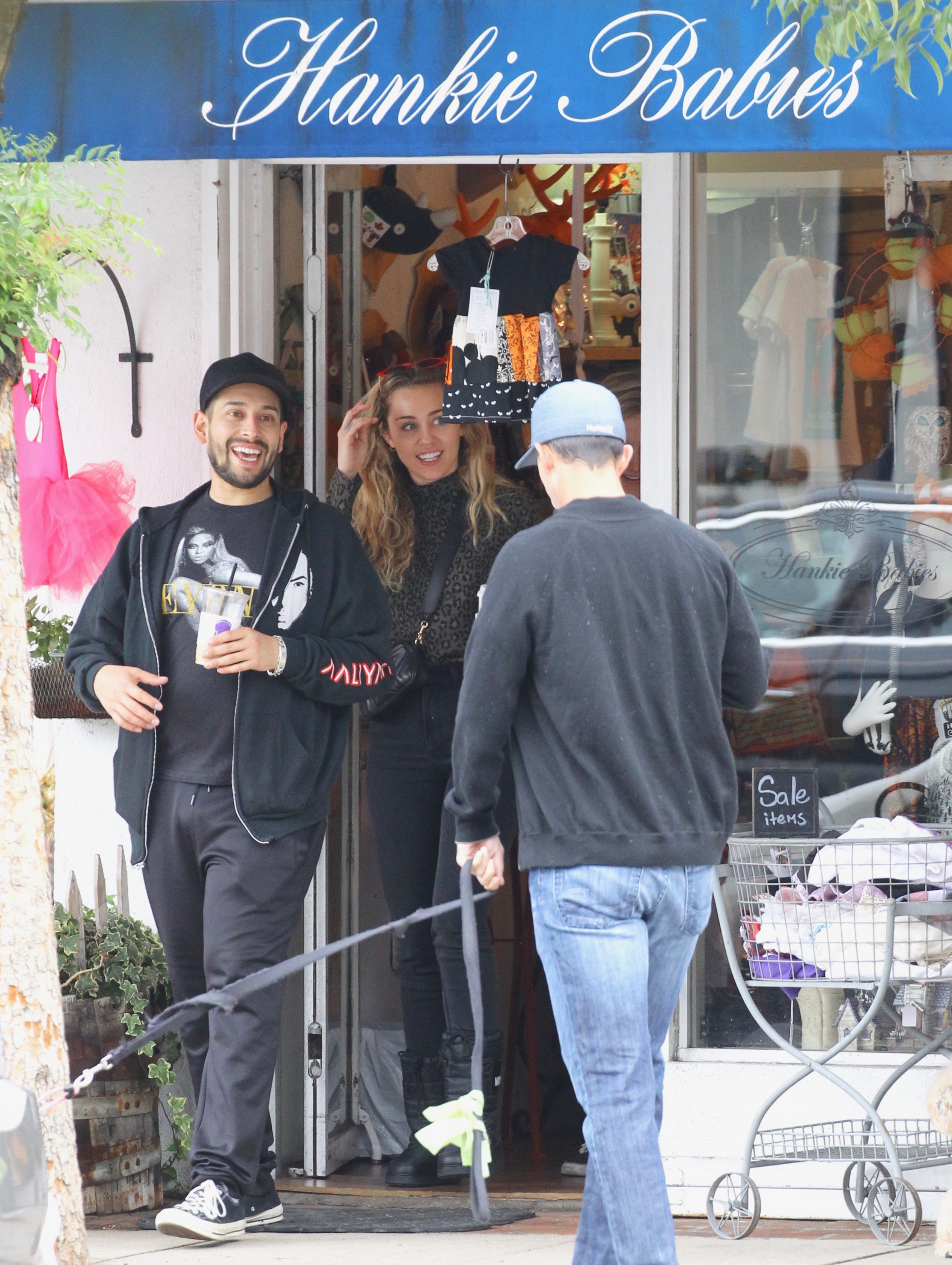 Miley Cyrus jest w ciąży?! Fotografowie przyłapali ją w jednoznacznej sytuacji