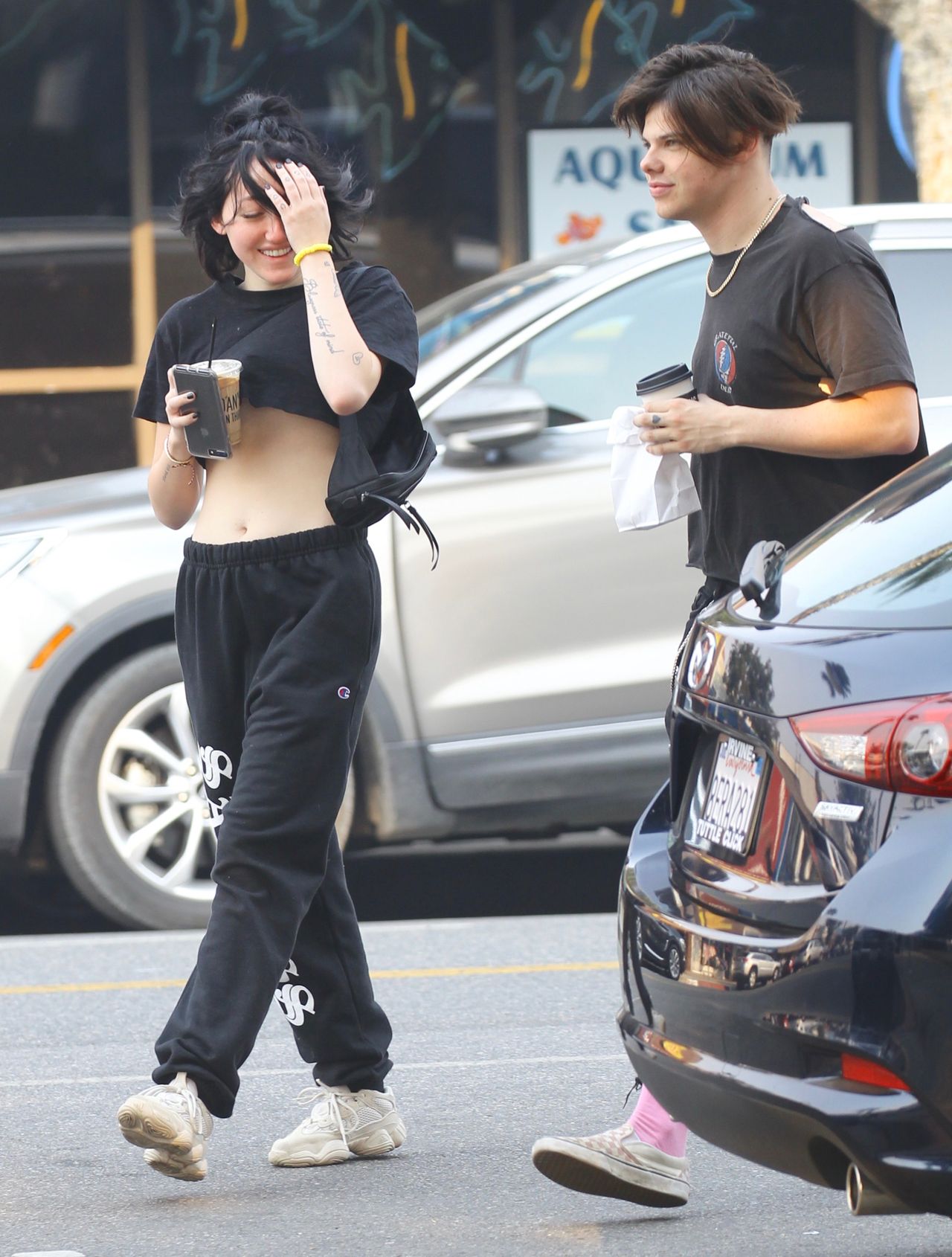 Siostra Miley Cyrus, Noah, z chłopakiem na ulicy - czyżby nowa miłość? (ZDJĘCIA)