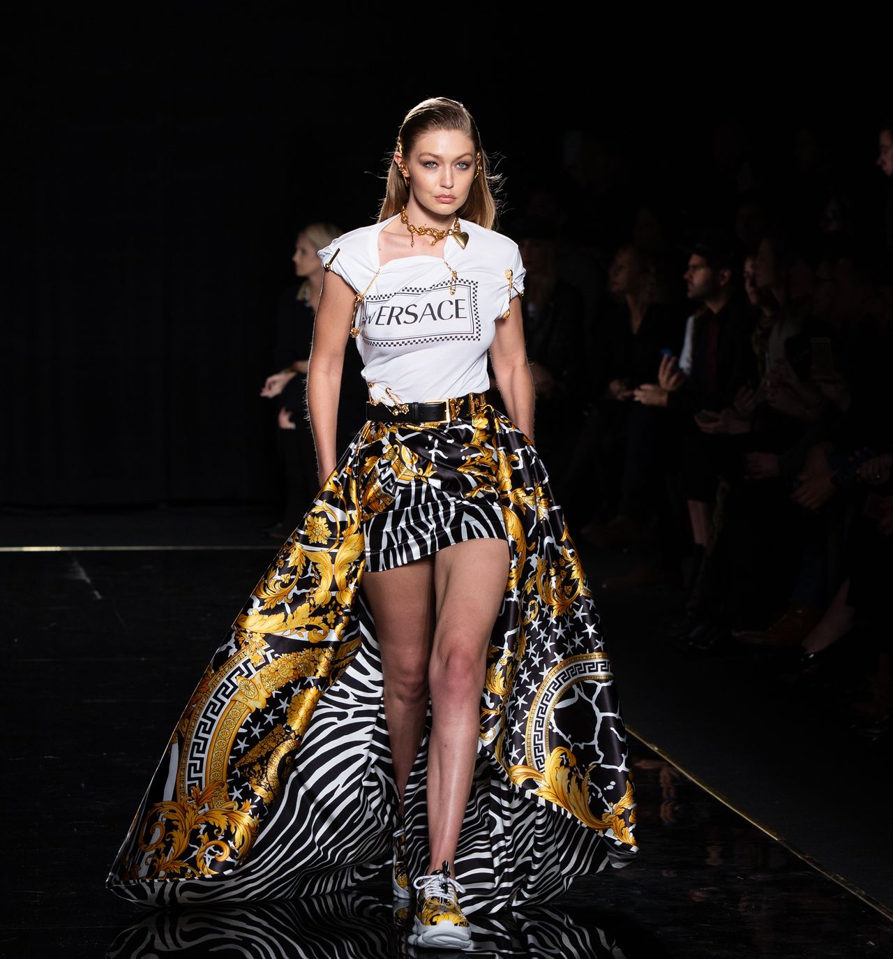 Baldwin, Hadid, Gerber na pokazie VERSACE w Nowym Jorku (ZDJĘCIA) Baldwin, Hadid, Gerber na pokazie VERSACE w Nowym Jorku (ZDJĘCIA)