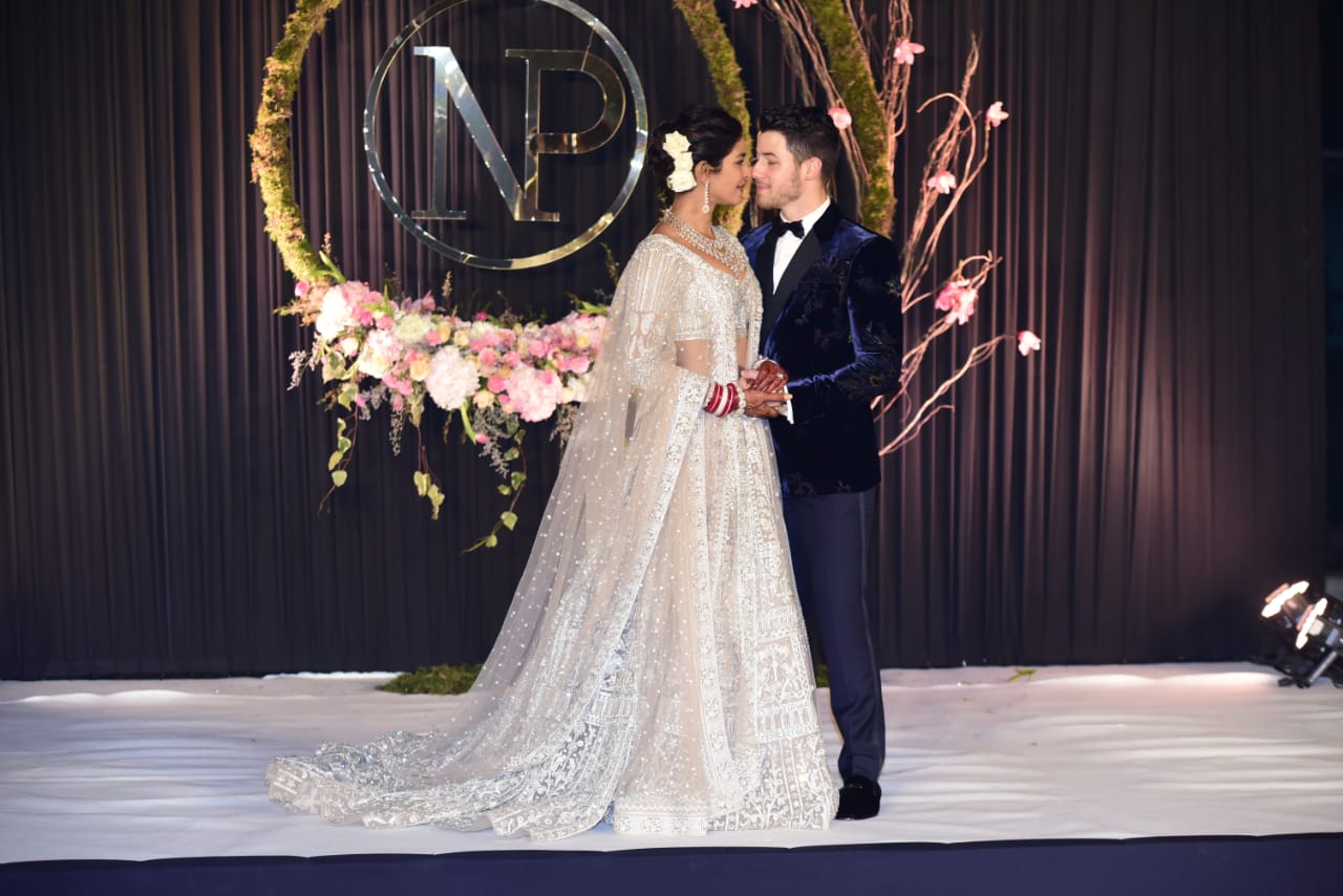 Wszystkie kreacje ŚLUBNE Priyanki Chopry! Było ich naprawdę sporo