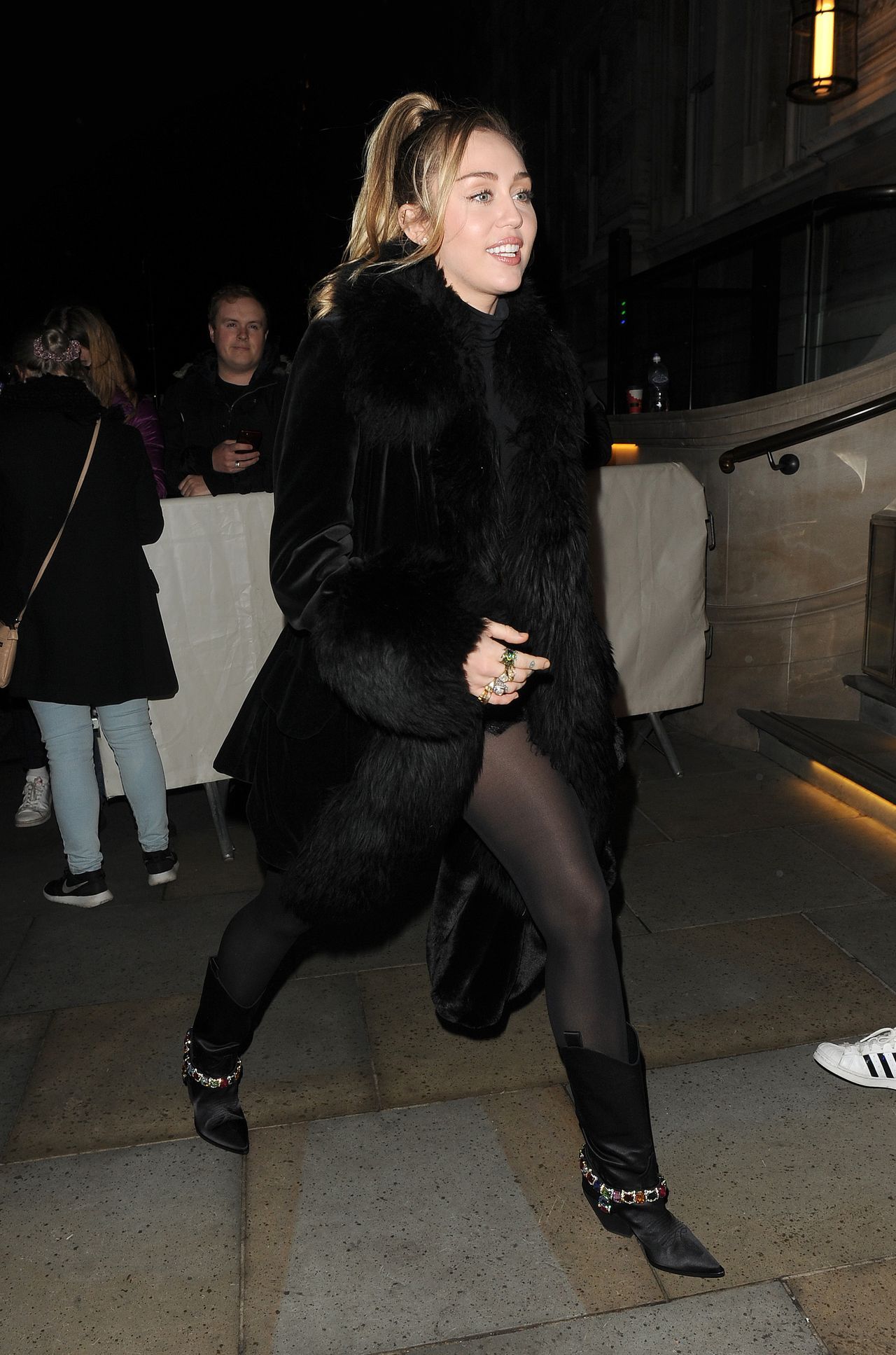 Miley Cyrus JUŻ PO ŚLUBIE z Liamem Hemsowrthem?!