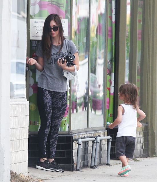 Niania nie odstępuje Megan Fox ani na krok? (FOTO)