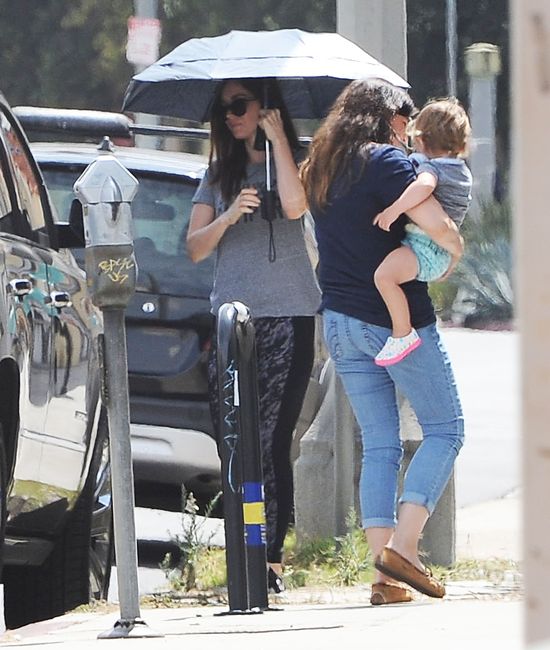 Niania nie odstępuje Megan Fox ani na krok? (FOTO)