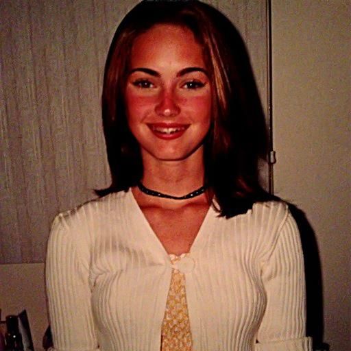 Megan Fox szczotkująca brwi szczotką do zębów (FOTO)