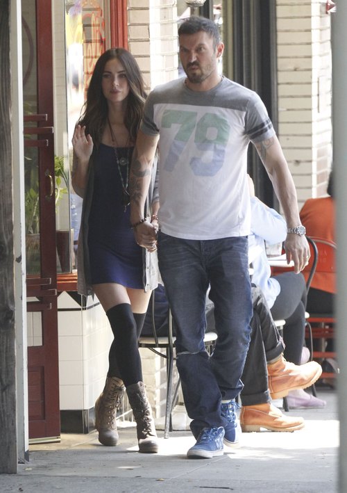 Mąż Megan Fox zasłania jej ciążowy brzuszek (FOTO) Mąż Megan Fox zasłania jej ciążowy brzuszek (FOTO)