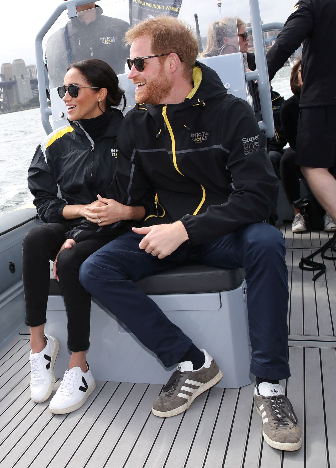 Internautki oszalały na punckie tych białych butów Meghan Markle (ZDJĘCIA)