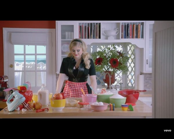 Nowy kawałek Meghan Trainor jest seksistowski? [VIDEO]