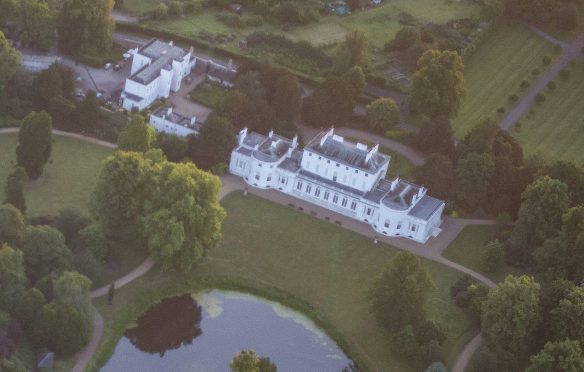 Znamy prawdziwy powód, dla którego Meghan i Harry opuszczają pałac Kensington