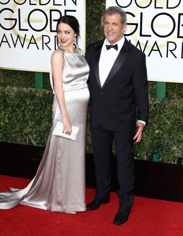 26-letnia partnerka Mela Gibsona na gali Złotych Globów pokazała ciążowy brzuch