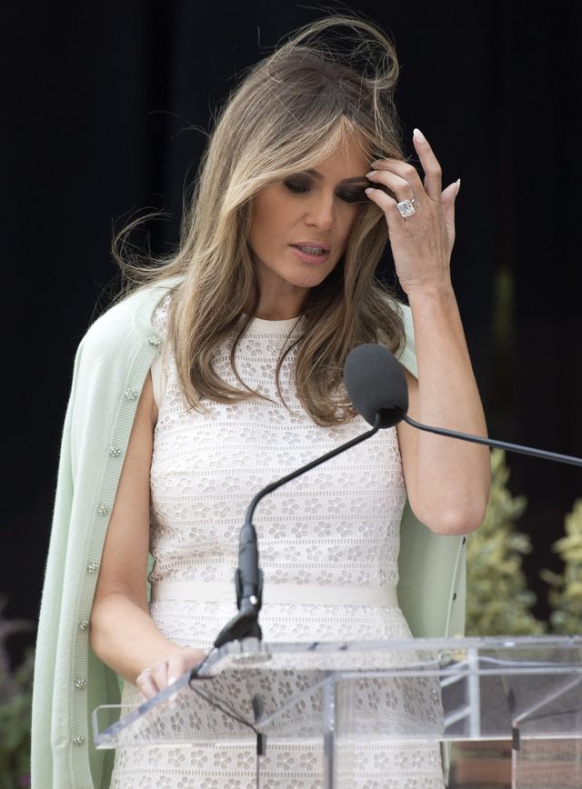 Gdy przyjrzysz się podpisowi Melanii Trump, zastananowi Cię JEDNA rzecz