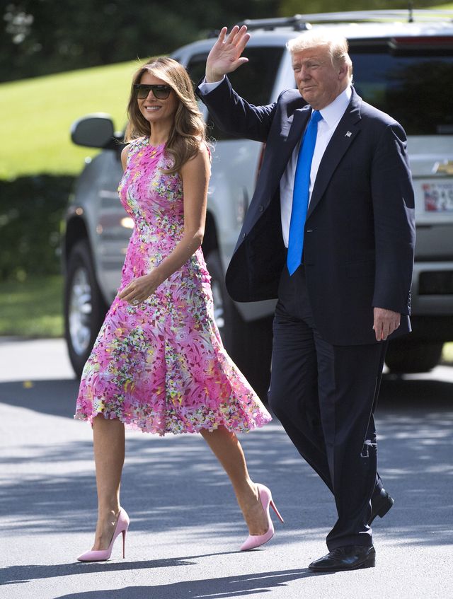 Dlaczego Melania Trump prawie ZAWSZE nosi SZPILKI?