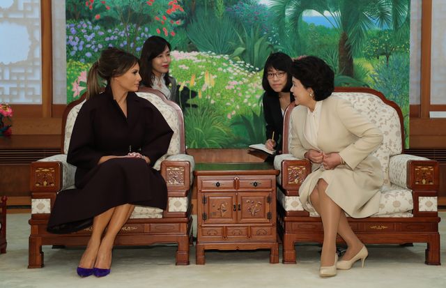 Melania Trump pokazała się w nowych fryzurach - będzie nowa moda? (ZDJĘCIA) Melania Trump pokazała się w nowych fryzurach - będzie nowa moda? (ZDJĘCIA)