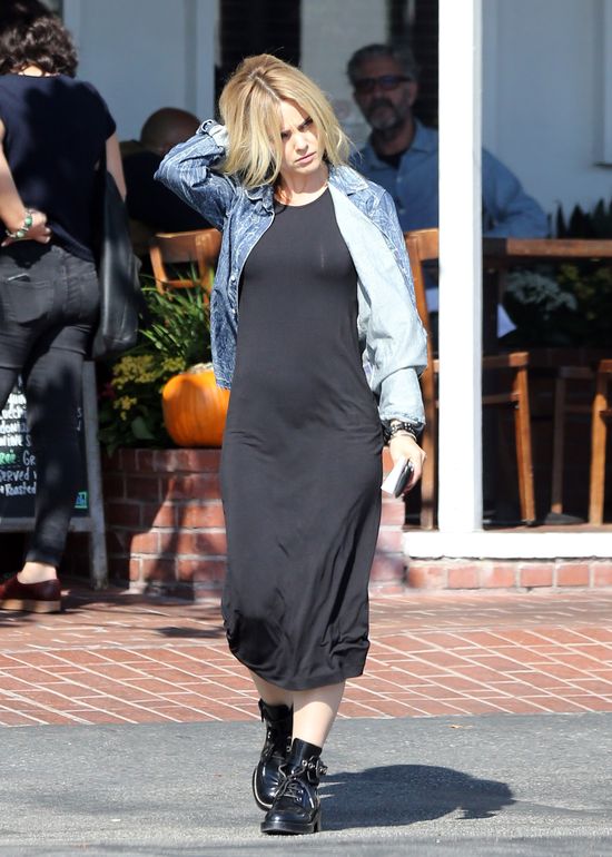 Mena Suvari i jej okrągły brzuszek (FOTO)