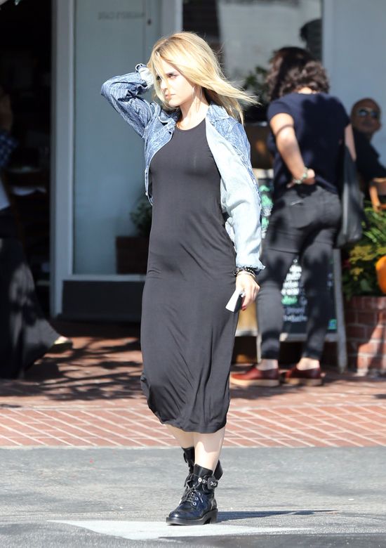 Mena Suvari i jej okrągły brzuszek (FOTO)