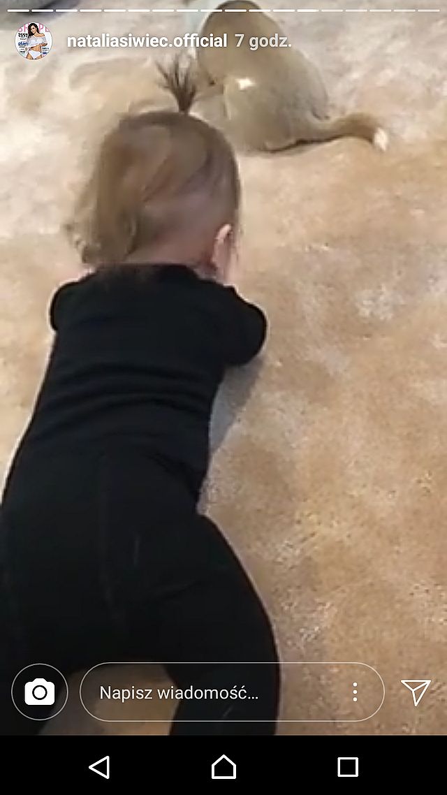 Mia już uczy się raczkować! Natalia Siwiec pokazała nagranie z córką (Instagram)