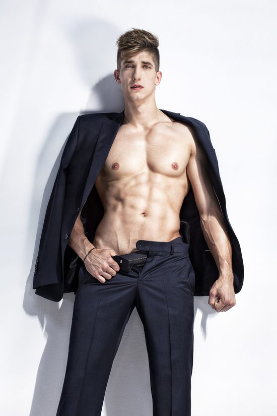 Michał Baryza w nagiej sesji dla EksMagazynu (FOTO)