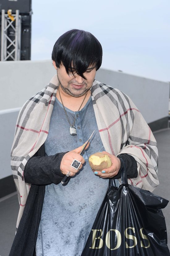 Kto obiera kartofle na ściance?