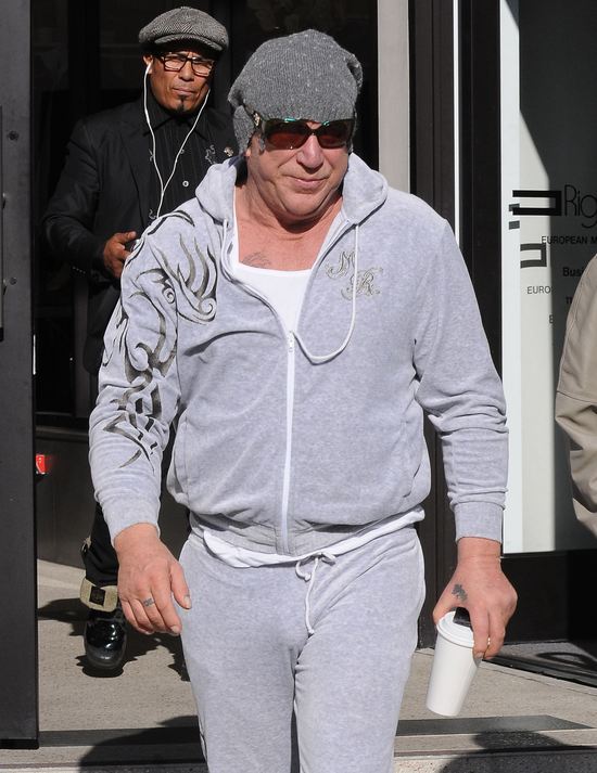 Mickey Rourke niespecjalnie przejmuje się wyglądem (FOTO)
