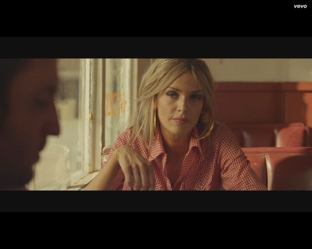 Bardzo amerykańska Magda Mielcarz w nowym klipie [VIDEO]