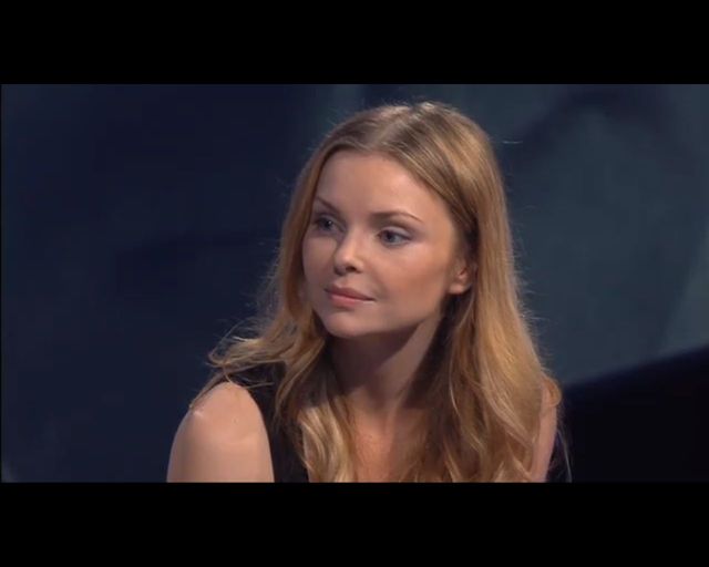 Iza Miko sika pod prysznicem i ma za małe cycki