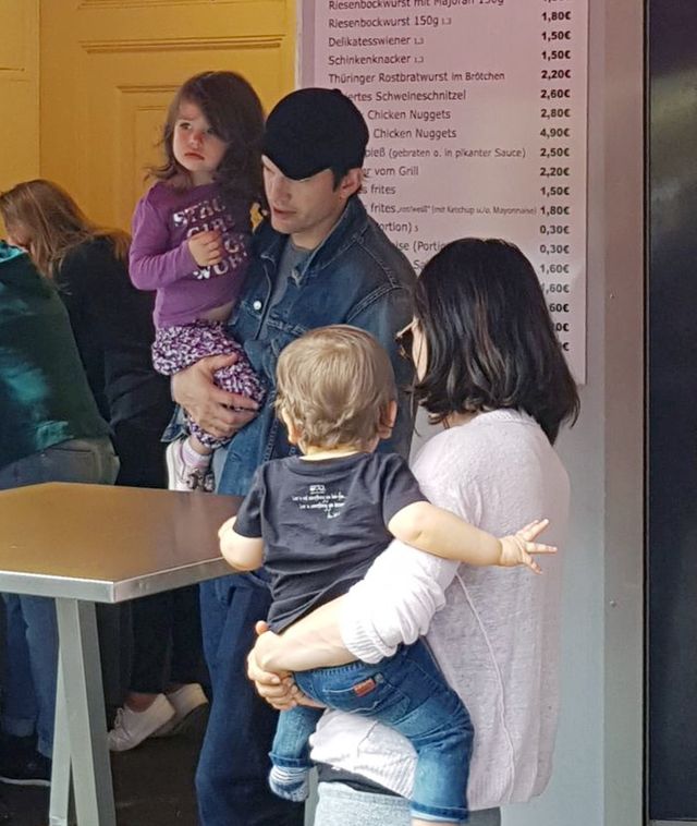 Mila Kunis i Ashton Kutcher zamiast w pięciogwiazdkowym hotelu...