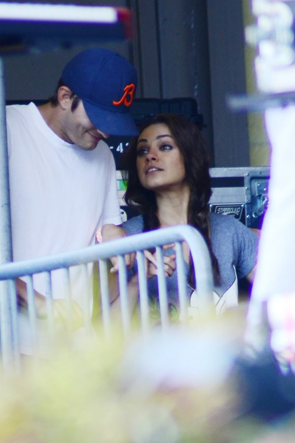 Kunis i Kutcher - miłość kwitnie (FOTO)