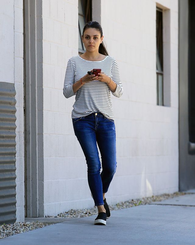 4 miesiące po porodzie Mila Kunis ma super FIGURĘ! (ZDJĘCIA) 4 miesiące po porodzie Mila Kunis ma super FIGURĘ! (ZDJĘCIA)