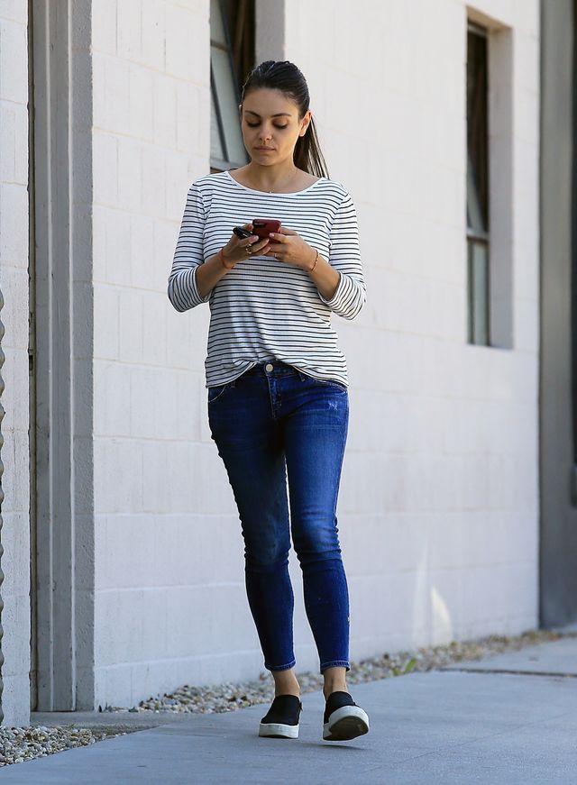 4 miesiące po porodzie Mila Kunis ma super FIGURĘ! (ZDJĘCIA) 4 miesiące po porodzie Mila Kunis ma super FIGURĘ! (ZDJĘCIA)