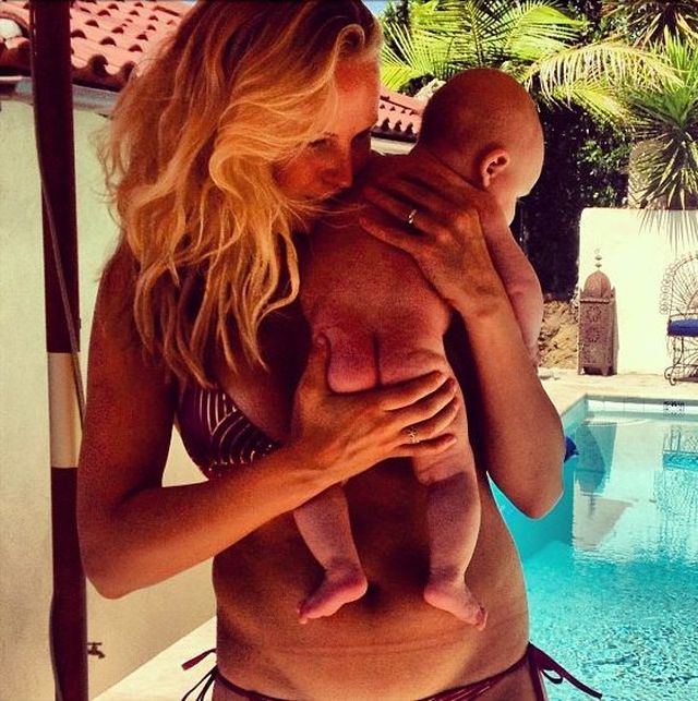 Malin Akerman chwali się synkiem (FOTO)