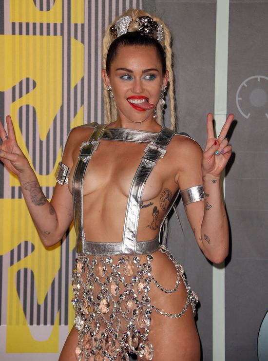 Miley Cyrus na gali MTV VMA nie miała majtek (FOTO)