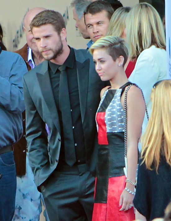 Liam Hemsworth i Mile Cyrus razem na premierze Paranoi  