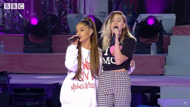 Ariana Grande i Miley Cyrus razem w Manchesterze (VIDEO)