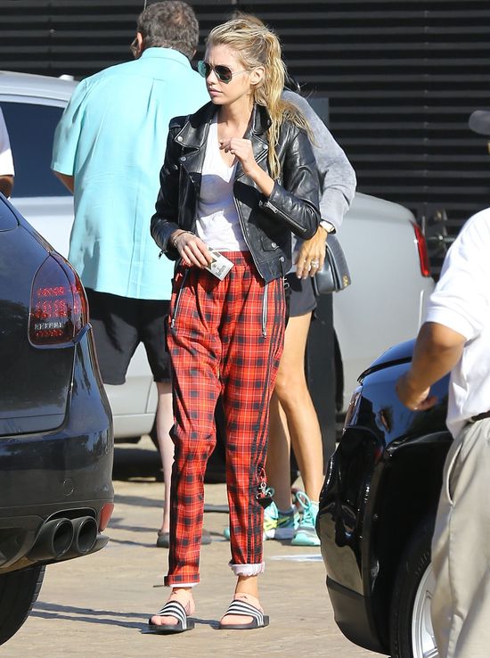 Miley Cyrus przyłapana z dziewczyną (FOTO)
