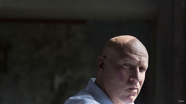 Na zdjęciu widzicie milionera czy alkoholika? (VIDEO)