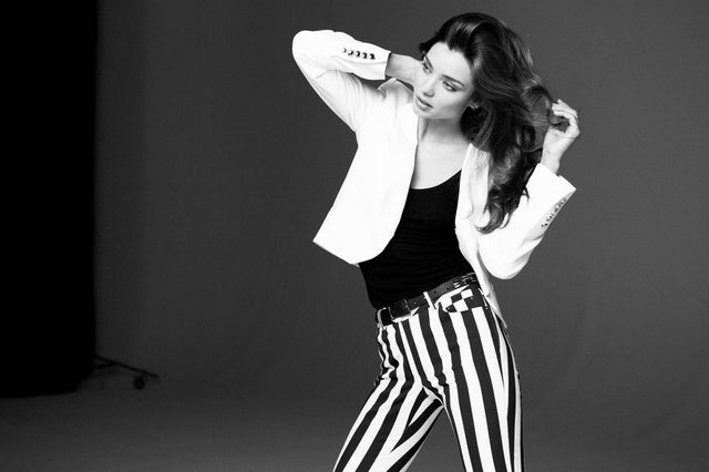 Miranda Kerr w sesji dla Mango (FOTO)