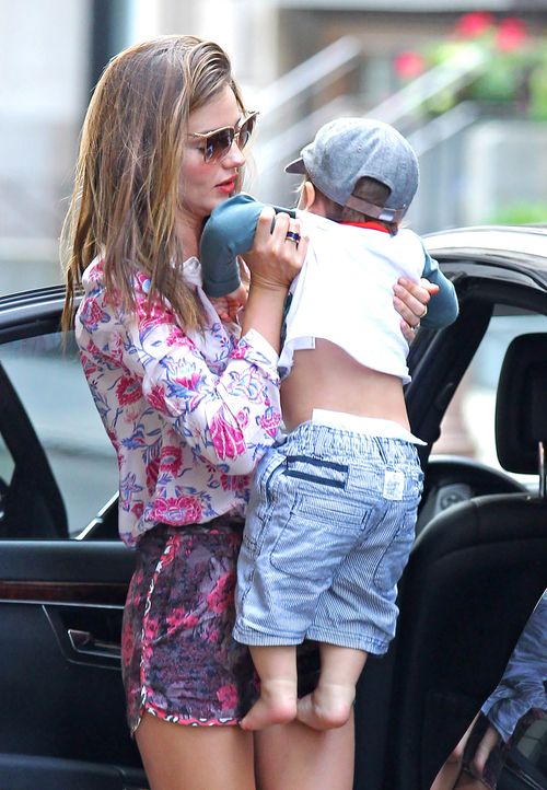 Miranda Kerr musi się nieźle nagimnastykować (FOTO)