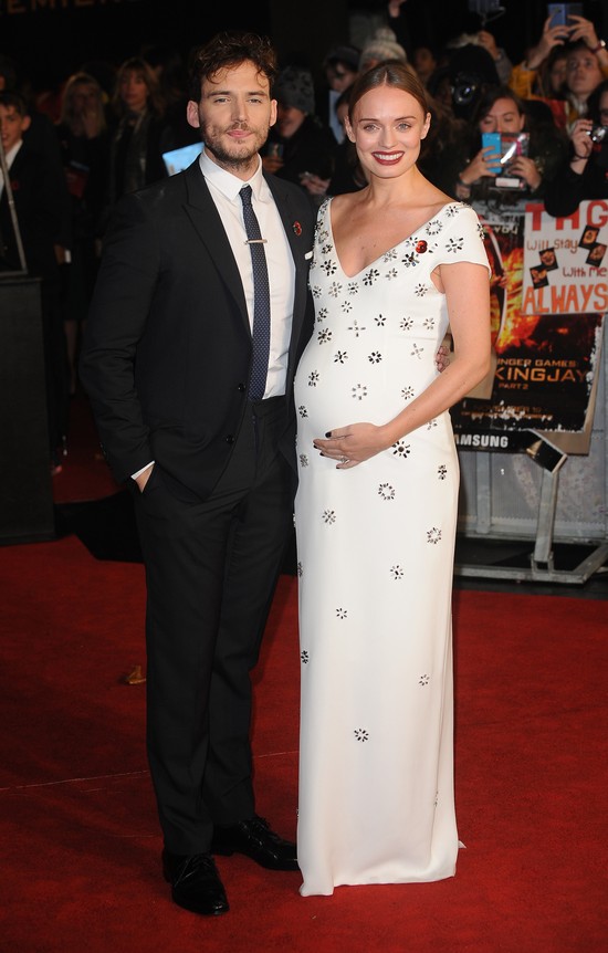 Pół piersi i mokry całus - Jennifer Lawrence jest w formie